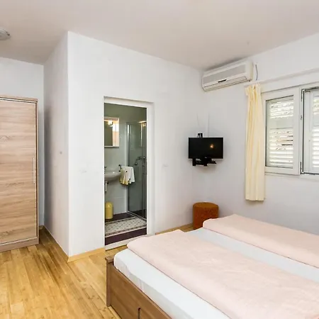 Gostinjska kuća Oreb 3*